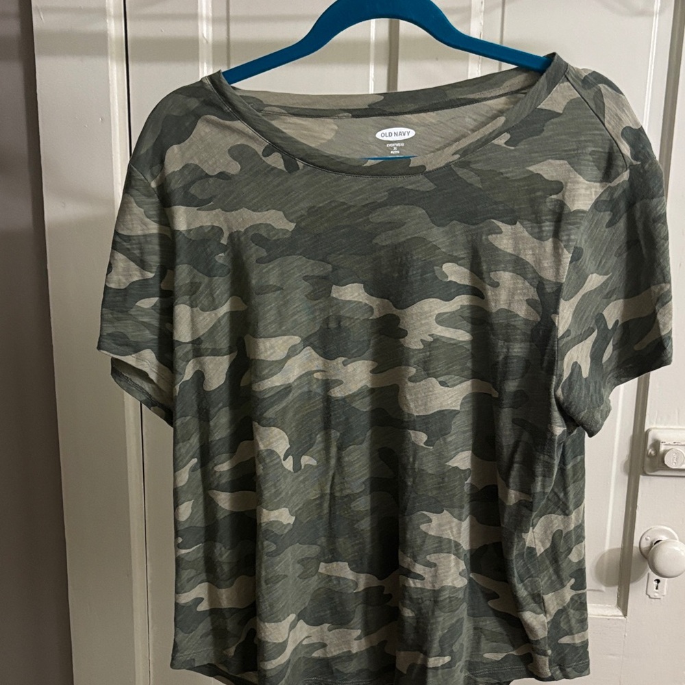 Old Navy Green Camouflage Short Sleeve Tee